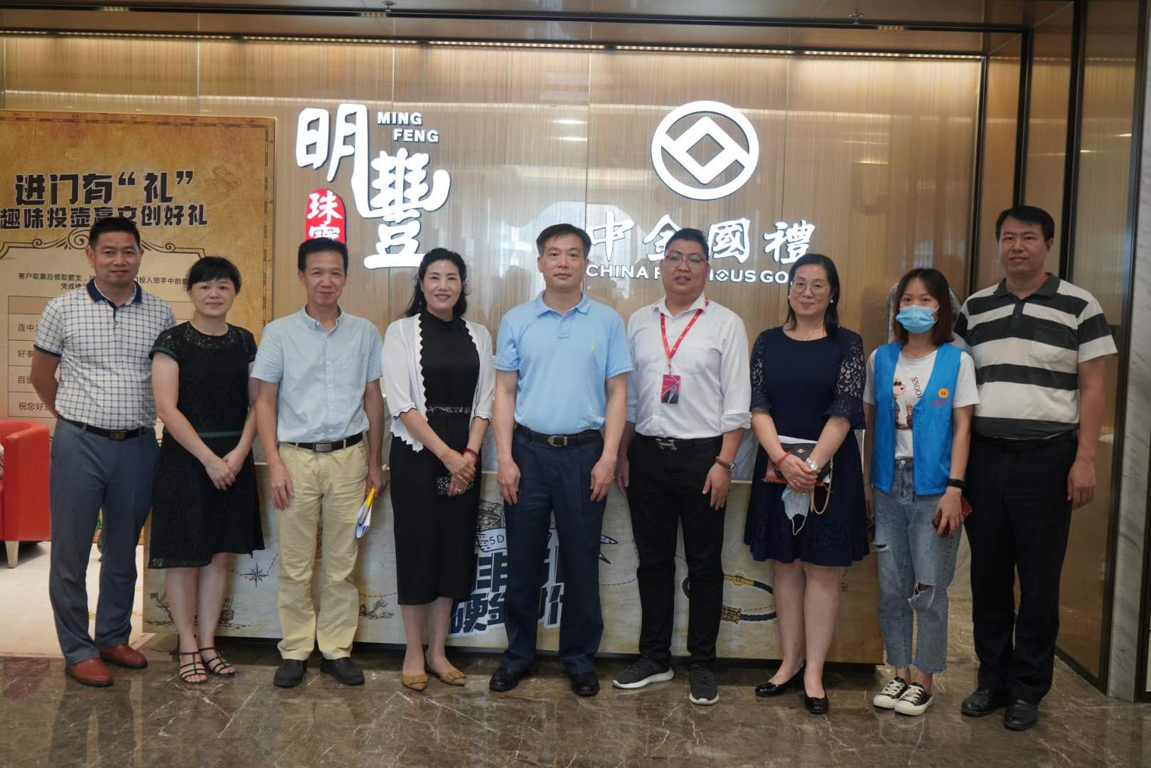 深圳市羅湖區(qū)總工會(huì)領(lǐng)導(dǎo)蒞臨明豐珠寶參觀指導(dǎo)